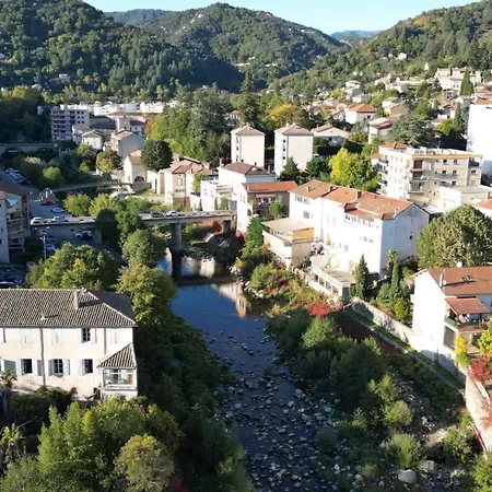 Calme, Proche Des Thermes Et Des Commerces Daire